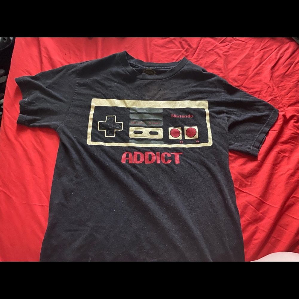 Nintendo addict graphic t-shirt